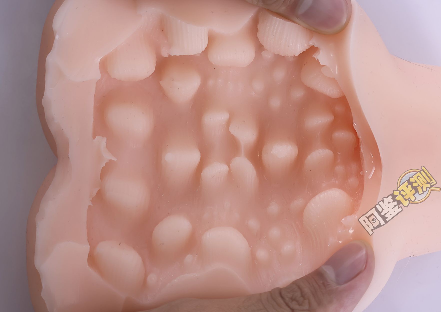 汤马托易士——“美优酱一年调教”评测!密布圆形石块的通道,把我的龟头狠狠卡住了...