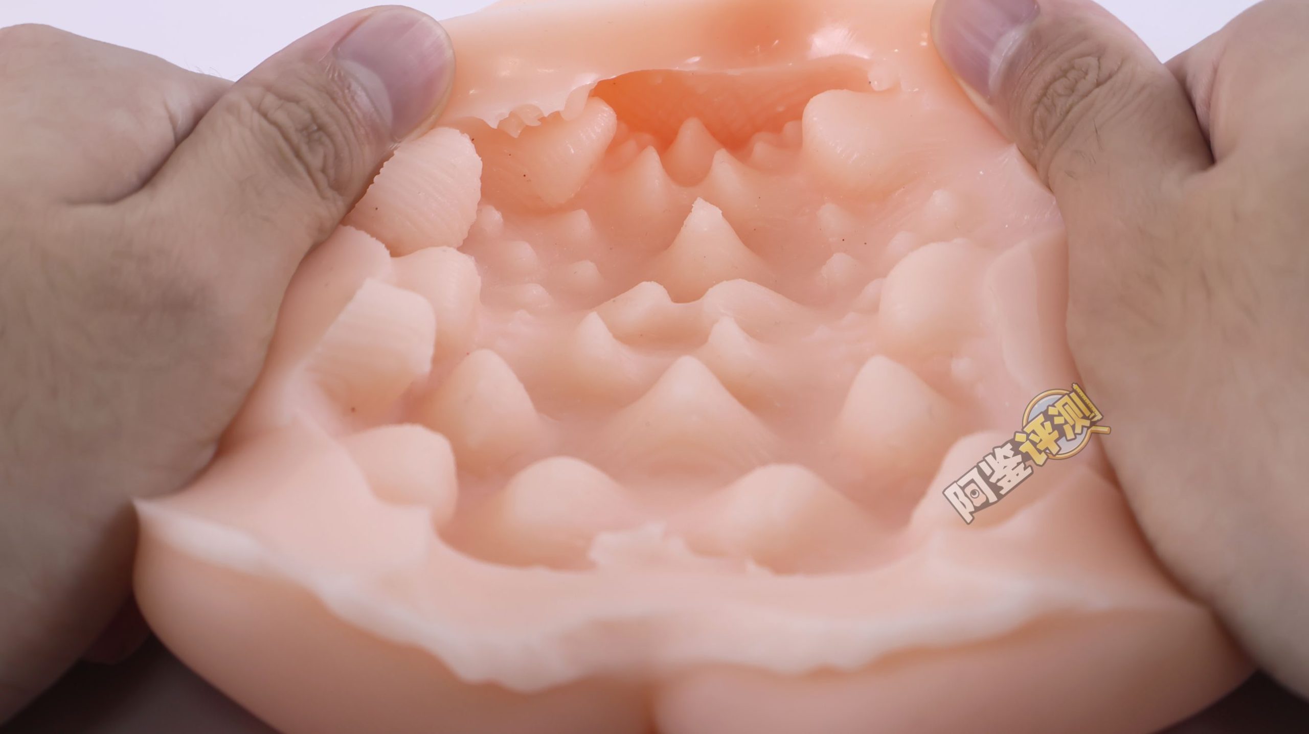 汤马托易士——“美优酱一年调教”评测!密布圆形石块的通道,把我的龟头狠狠卡住了...