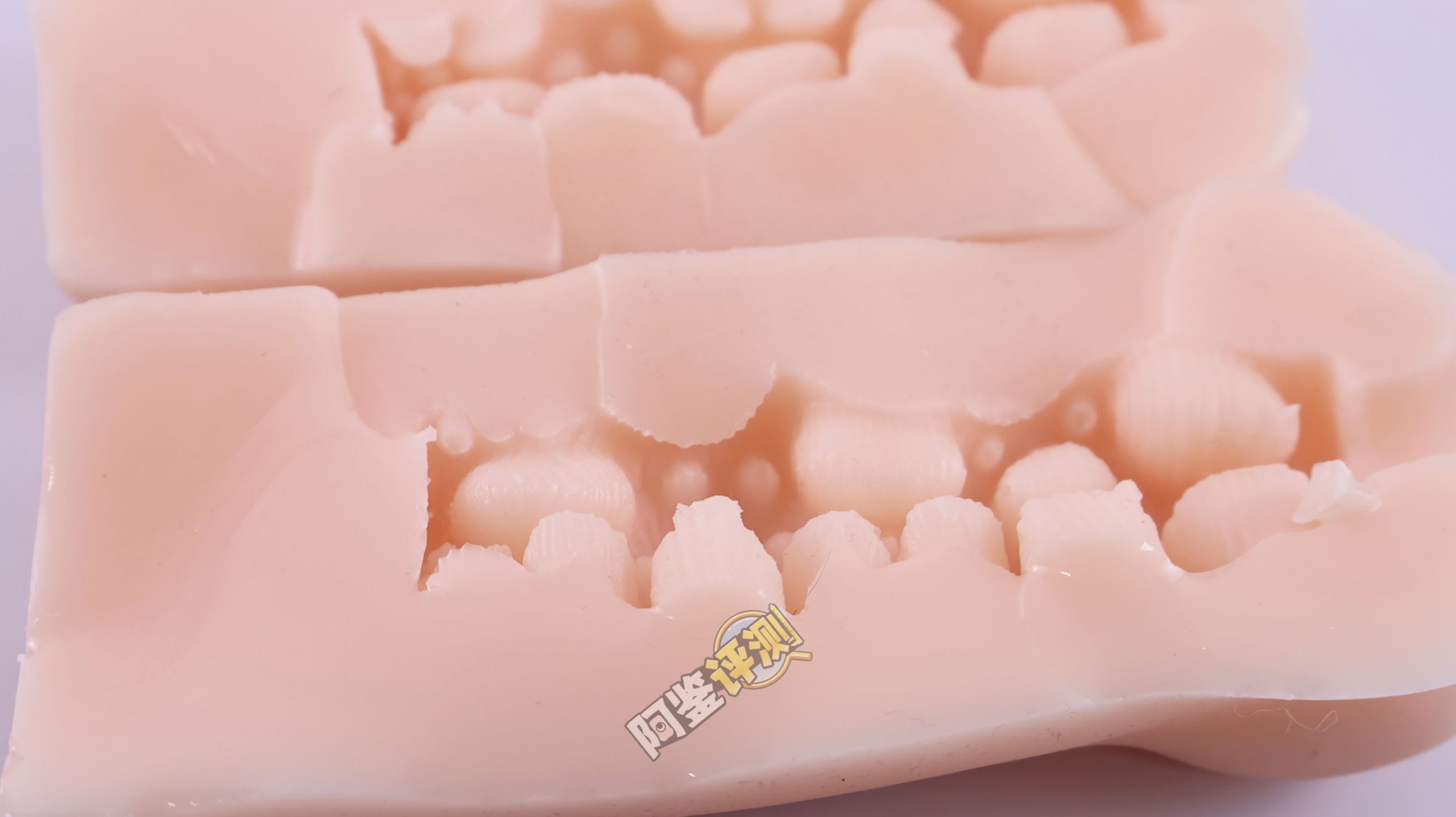 汤马托易士——“美优酱一年调教”评测!密布圆形石块的通道,把我的龟头狠狠卡住了...